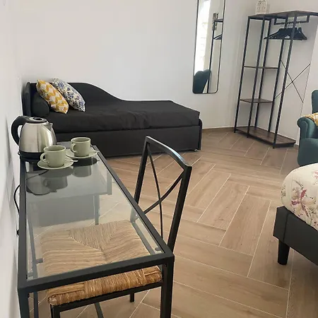 Domus D'amore Bed & Breakfast 4*