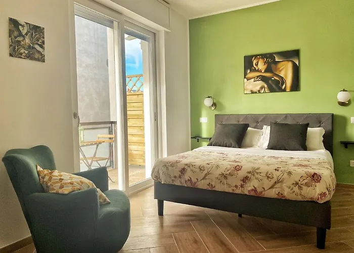 לינה וארוחת בוקר Domus D'amore נאפולי